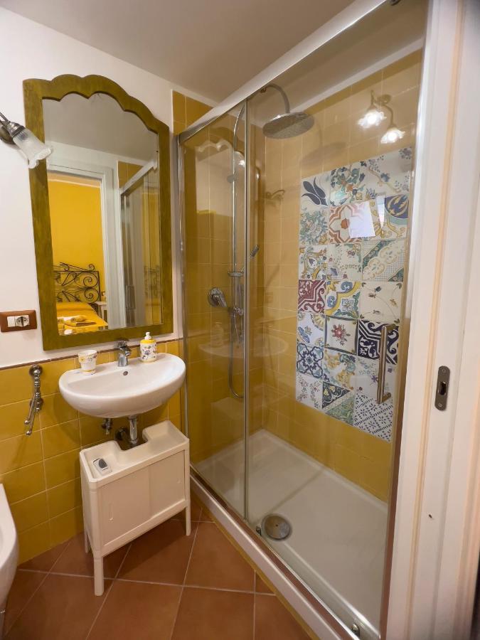 Giallo Napoli Екстериор снимка