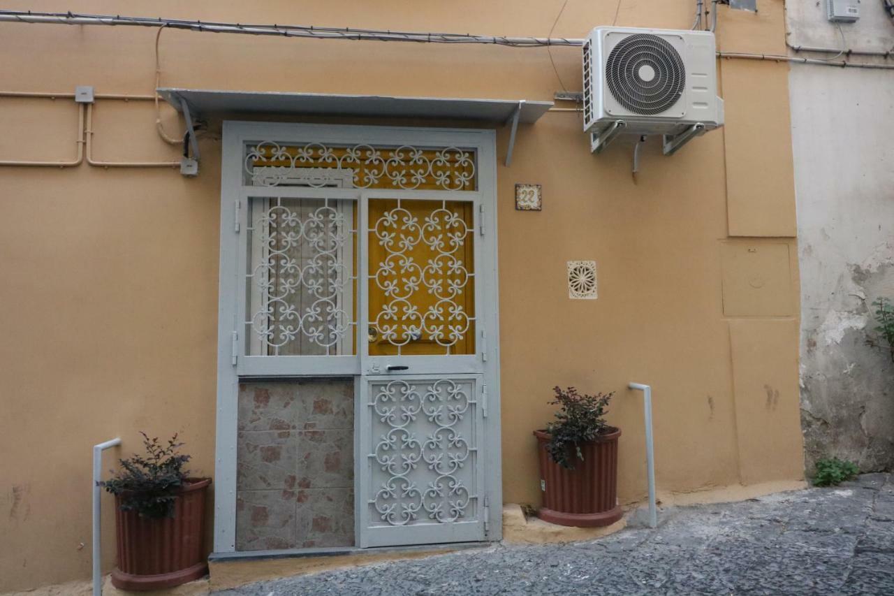 Giallo Napoli Екстериор снимка